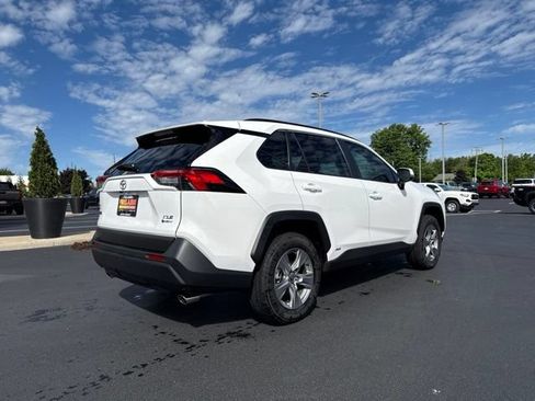 Used 2025 Toyota RAV4 XLE AWD/4WD image 7