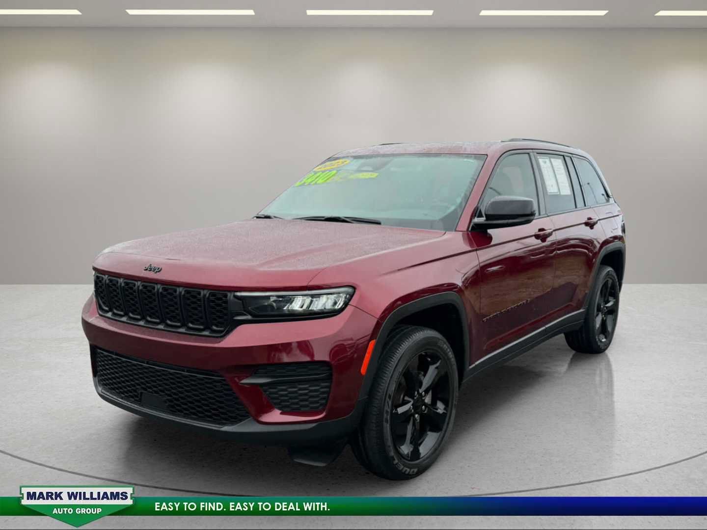 Used 2023 Jeep Grand Cherokee Altitude AWD/4WD image 4