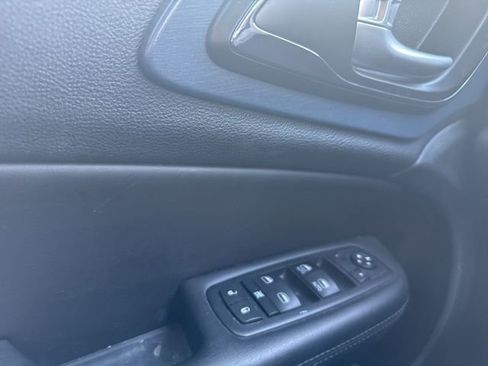 Used 2015 Chrysler 200 S w/ Comfort Group image 11