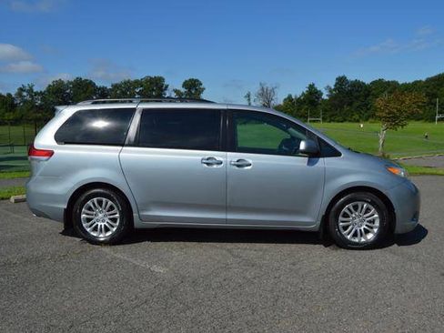 Used 2011 Toyota Sienna XLE w/ XLE Navigation Pkg FWD image 62