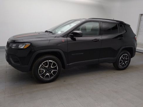 Used 2024 Jeep Compass Trailhawk AWD/4WD image 2
