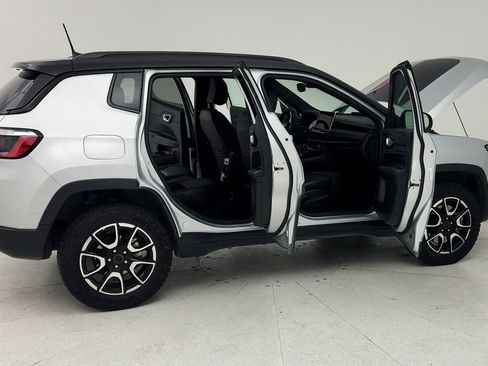 Used 2025 Jeep Compass Trailhawk image 13