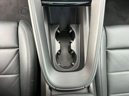 Certified 2025 Porsche Macan 4S Electric image 28