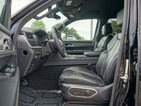 Used 2024 Jeep Wagoneer Series II w/ Flexible Seating Group image 13