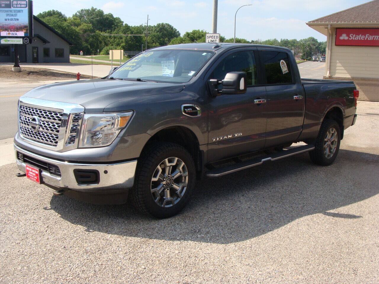 Used 2018 Nissan Titan SV w/ SV Convenience Package AWD/4WD image 2