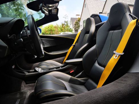 Used 2020 McLaren 570S Spider RWD image 20