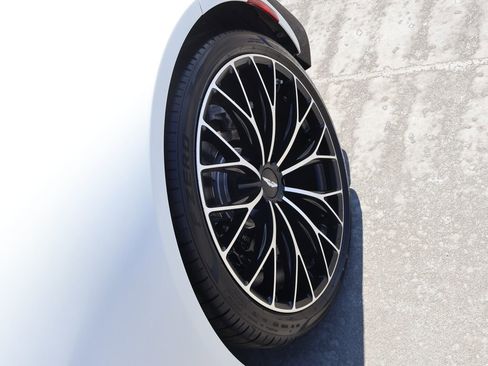 Used 2022 Aston Martin V8 Vantage Roadster image 2