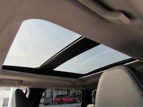 New 2025 Mitsubishi Outlander SE image 16