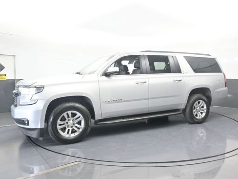 Used 2020 Chevrolet Suburban LT image 2
