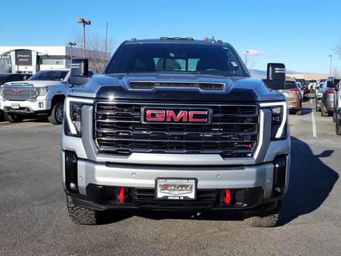Used 2025 GMC Sierra 3500 AT4 w/ AT4 Premium Plus Package image 5