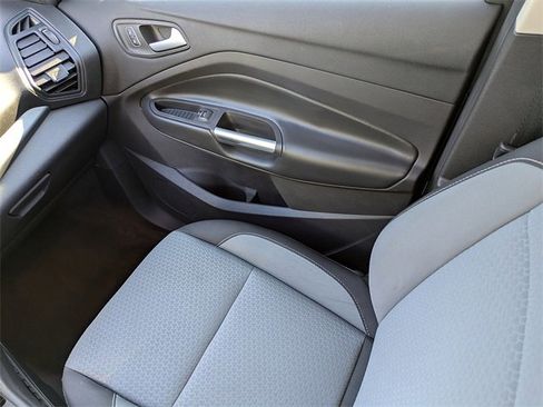 Used 2019 Ford Escape SE image 17