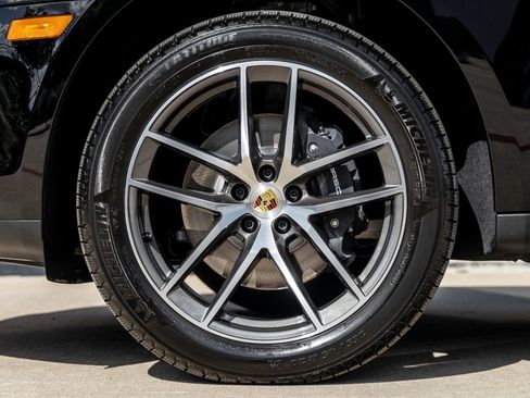 Certified 2026 Porsche Macan AWD/4WD image 13
