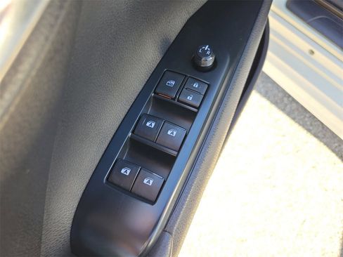 Used 2020 Toyota Camry SE image 14