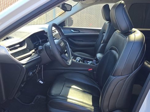 Used 2022 Jeep Grand Cherokee Limited 4xe image 7