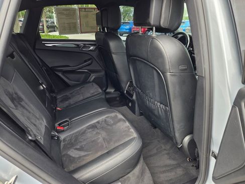 Used 2018 Porsche Macan AWD/4WD image 30