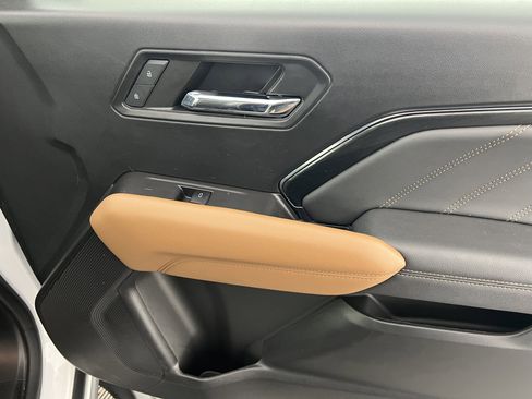 Used 2024 GMC Canyon AT4 w/ AT4 Premium Package image 24