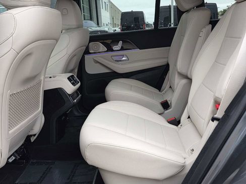 Certified 2025 Mercedes-Benz GLS 450 4MATIC image 16