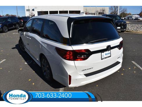 New 2026 Honda Odyssey Touring image 8