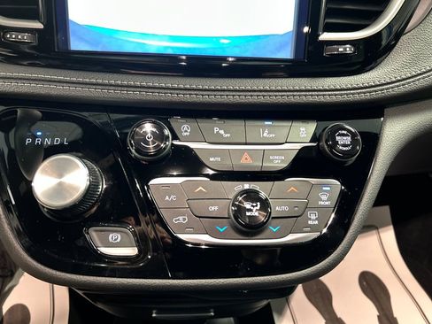 New 2026 Chrysler Pacifica Select image 17