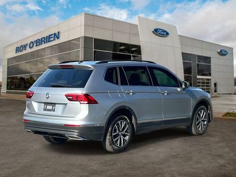 Used 2020 Volkswagen Tiguan SE w/ Panoramic Sunroof Package FWD image 5