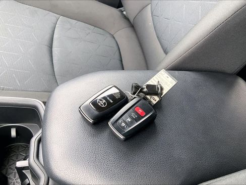 Used 2025 Toyota RAV4 XLE w/ Convenience Package FWD image 15