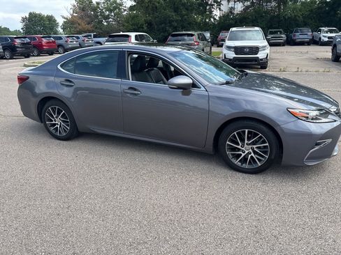 Used 2017 Lexus ES 350 w/ Luxury Package FWD image 19