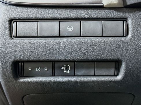 Used 2023 Nissan Rogue SV image 17