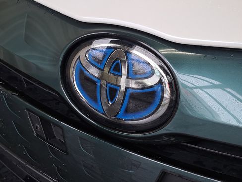 Used 2020 Toyota Prius Prime LE image 9