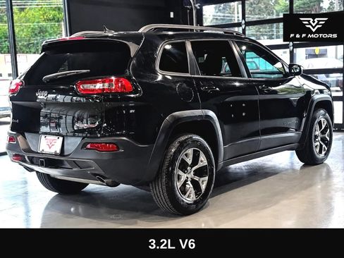 Used 2017 Jeep Cherokee Latitude w/ Trailer Tow Group AWD/4WD image 3