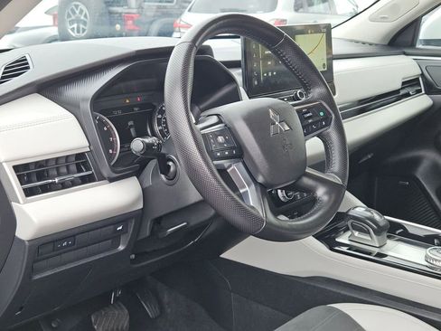 Used 2025 Mitsubishi Outlander SE AWD/4WD image 13