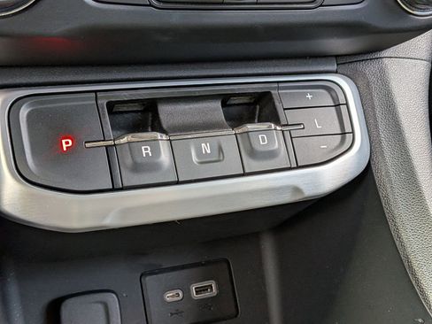 Used 2021 GMC Acadia SLE FWD image 12