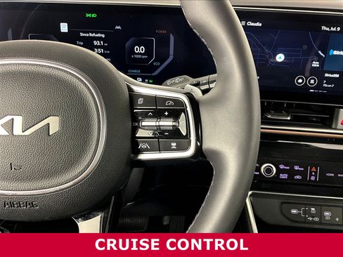 Certified 2025 Kia Carnival SX Prestige FWD image 12