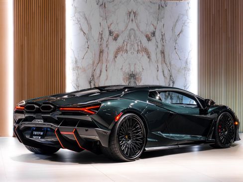 Used 2024 Lamborghini Revuelto AWD/4WD image 3