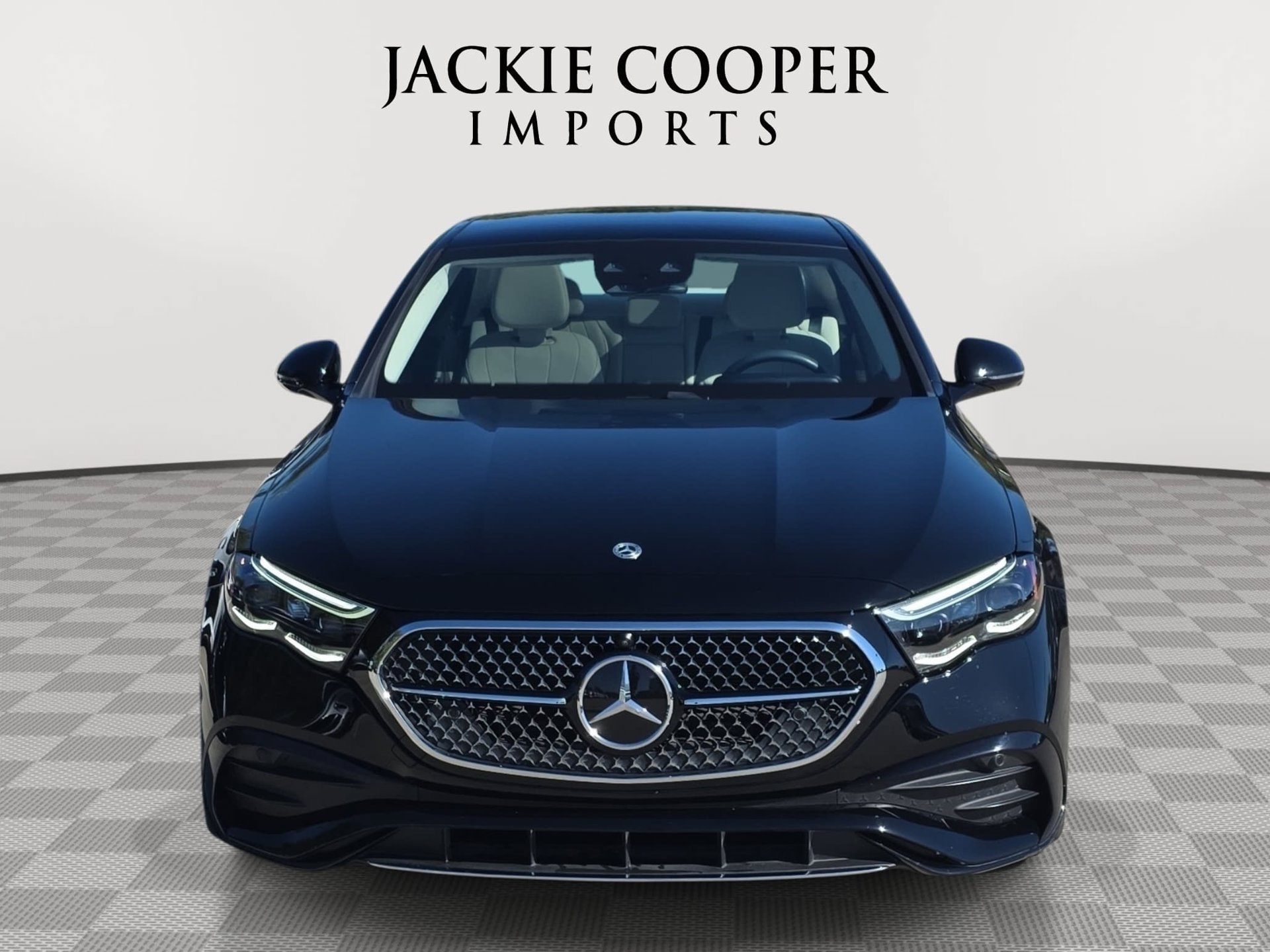 Used 2025 Mercedes-Benz E 350 4MATIC Sedan image 2