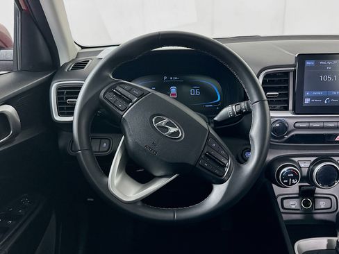 Used 2025 Hyundai Venue SEL FWD image 17