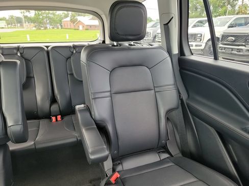 Used 2025 Lincoln Aviator AWD image 17