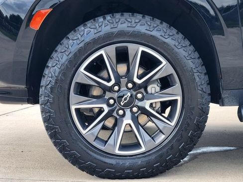 Used 2022 Chevrolet Suburban Z71 w/ Luxury Package AWD/4WD image 10