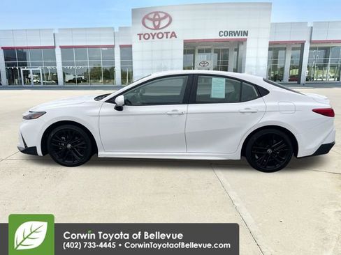 Used 2025 Toyota Camry SE FWD image 2