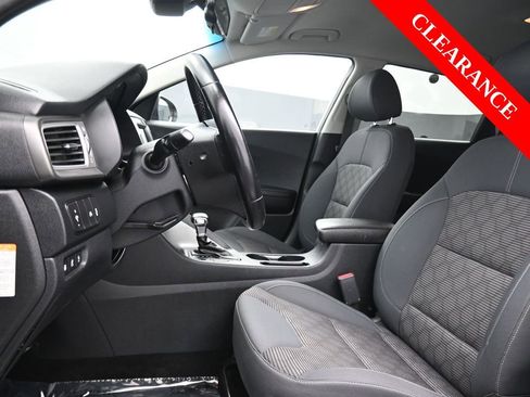 Used 2019 Kia Niro LX image 17