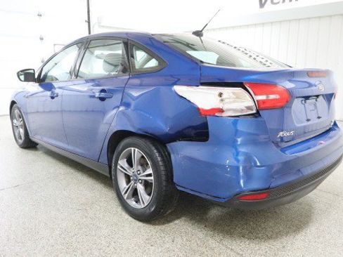 Used 2018 Ford Focus SE w/ SE Appearance Package FWD image 3