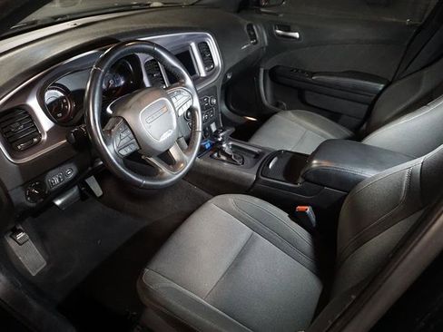 Used 2019 Dodge Charger SXT w/ Blacktop Package image 13