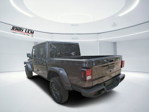 New 2025 Jeep Gladiator Sport image 5