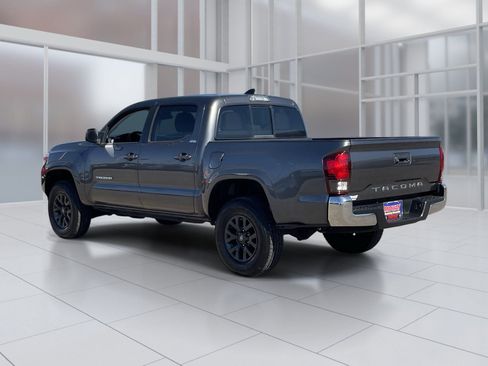 Used 2021 Toyota Tacoma SR5 RWD image 4