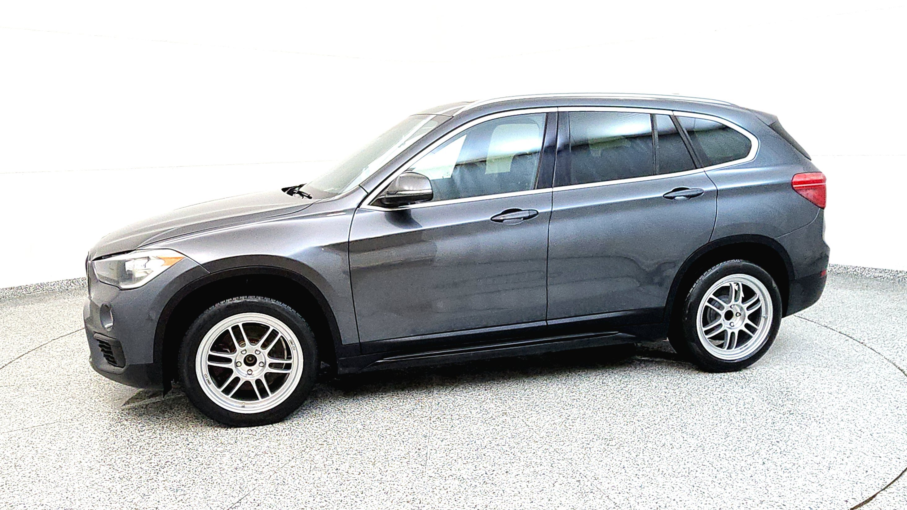 Used 2018 BMW X1 sDrive28i w/ Convenience Package FWD image 4