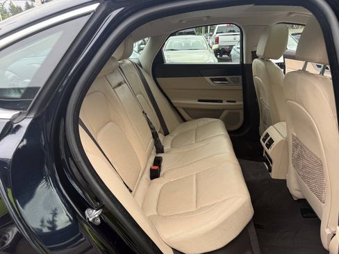 Used 2016 Jaguar XF Prestige RWD image 28