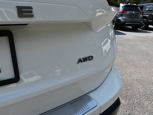 Used 2024 Nissan Rogue S AWD/4WD image 32