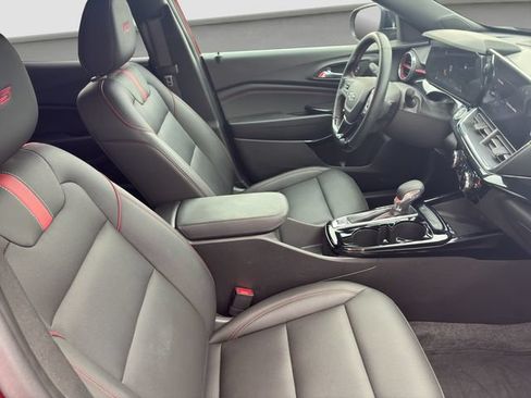 Used 2025 Chevrolet Trax RS w/ Sunroof Package FWD image 9