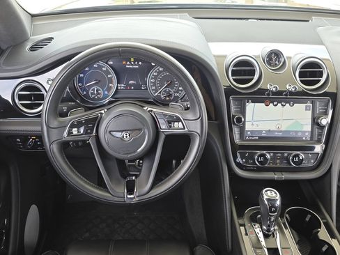 Used 2018 Bentley Bentayga AWD/4WD image 10