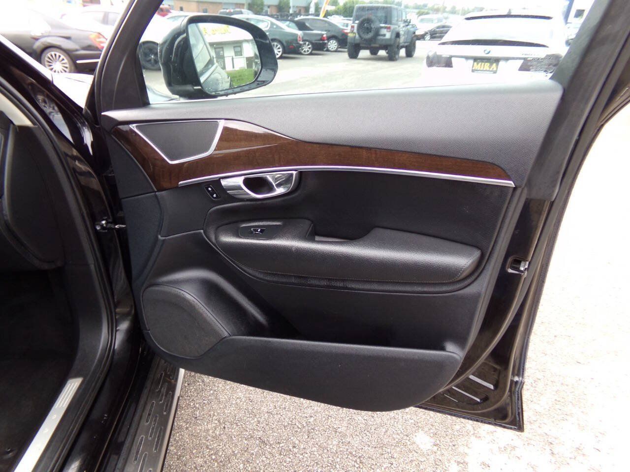 Used 2016 Volvo XC90 T6 Momentum w/ Momentum Plus Package AWD/4WD image 29