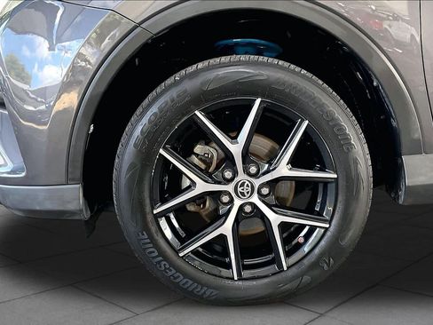 Used 2016 Toyota RAV4 SE FWD image 11